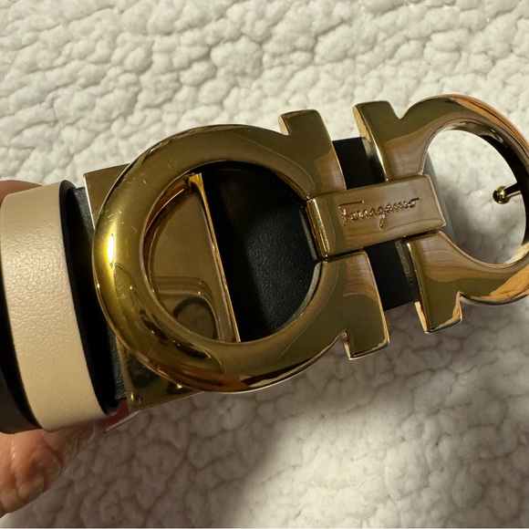 SALVATORE FERRAGAMO WOMENS REVEARSIBLE BELT BLACK & BEIGE - Picture 5 of 6